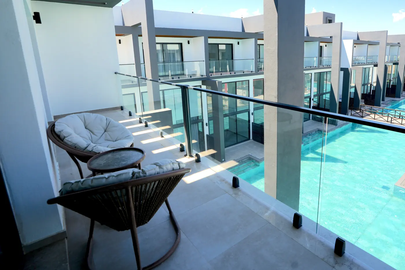 2+1 Penthouse — havuz manzaralı balkon